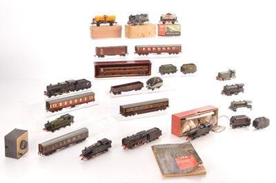 Lot 313 - Trix 00 Gauge mostly unboxed UK Outline Locomotives Coronation Scot and LMS Maroon Coaches and HO Gauge Continental and US Locos and Rolling Stock (25 including Tenders)