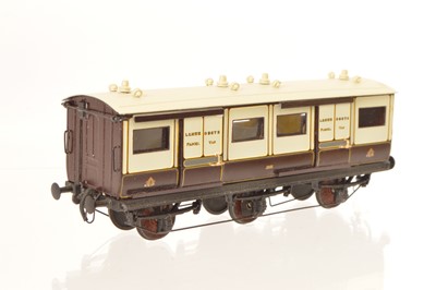 Lot 355 - OO Gauge Ratio Lawrence Scale Models kitbuilt LNWR 6-wheel 09673 Parcels Van