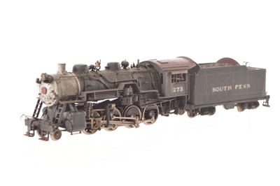 Lot 386 - Atlas Industries Kawaguchi Japan for United Scale Models for Pacific Fast Mail HO Gauge South Penn weathered black and silver 2-8-0 Locomotive and Tender