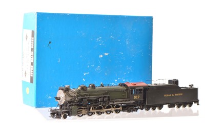Lot 396 - Gangsan Models Korea for Pecos River Brass HO Gauge Texas & Pacific green black silver and red 2-10-2 Locomotive and Tender