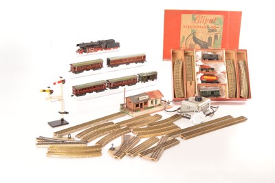 Lot 405 - Early Post-war Liliput HO Gauge Train Set and Marklin Locomotive and Rolling stock and other Accessories (qty)