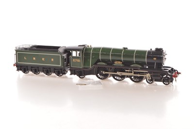 Lot 486 - Corgi Bassett Lowke 0 Gauge  Modern issue Ref: BL90018 4-6-2 Loco & Tender LNER dark green a3 class 'Humourist'