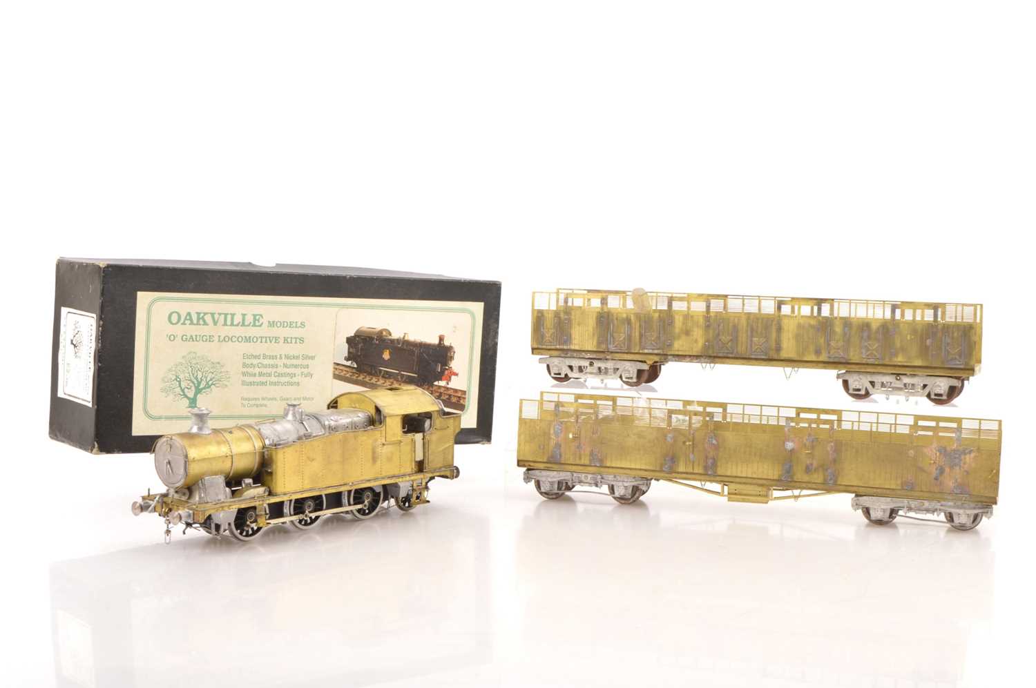 Lot 551 - Oakville Models and other commercial manufacturers 0 Gauge Finescale part built GWR Locomotive and Siphon Kits