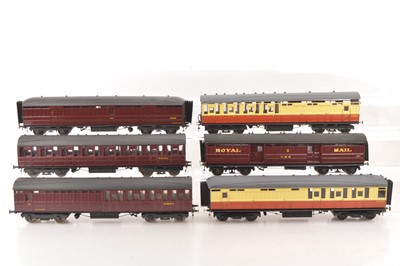 Lot 586 - Ian kirk or similar 0 Gauge Finescale Kitbuilt group of Passenger coaches (6)