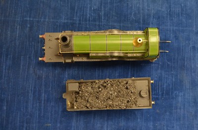 Lot 608 - Kitbuilt Finescale 0 Gauge 4-2-2 Loco & Tender Lined green class GNR Sterling single
