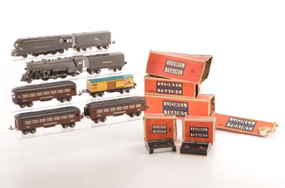 Lot 612 - Lionel 0 Gauge Locomotives and Rolling Stock (8)