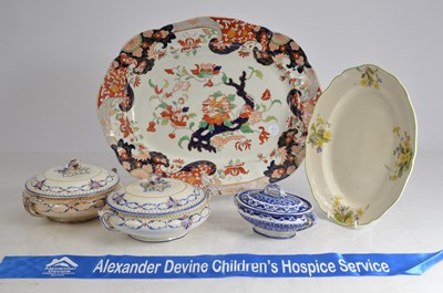 Lot 32 - A collection of ceramics