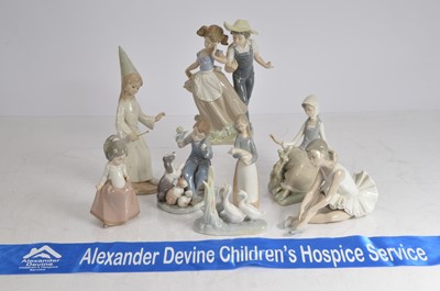 Lot 33 - A collection of Spanish porcelain