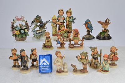 Lot 143 - A mixed selection of 16 ceramic figurines including pieces by Goedel, Royal Doulton