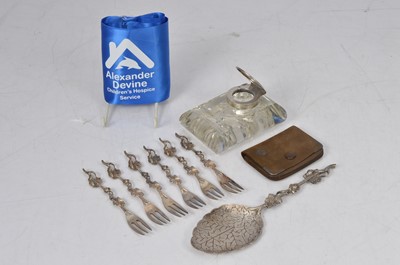 Lot 147 - A George V period cut glass inkwell with silver hinged cover
