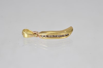 Lot 149 - A small pendant