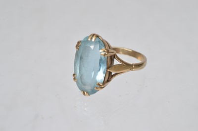 Lot 151 - A gold and blue stone dress ring