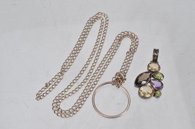 Lot 153 - A modern silver and semi-precious stone pendant
