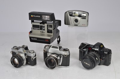 Lot 158 - A mixed group of cameras