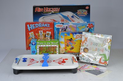 Lot 165 - A good collection of children's games and puzzles