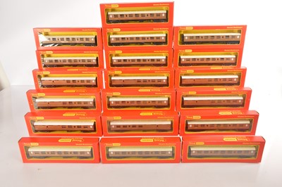 Lot 14 - Tri-ang and Hornby 00 Gauge coaches in LNER teak livery and in original boxes (19)