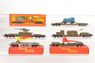 Lot 19 - Tri-ang 00 gauge Battle Space wagons (7)