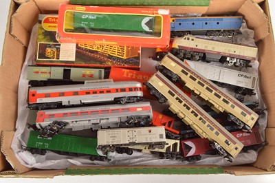 Lot 22 - Tri-ang 00 gauge Transcontinental Locomotives  coaches and wagons (22)