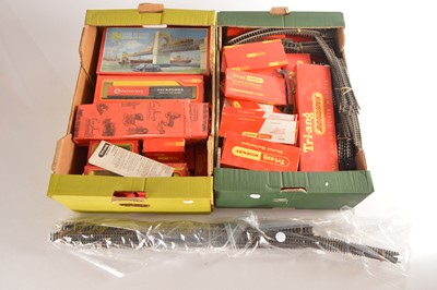 Lot 26 - Tri-ang Tri-ang -Hornby and early Hornby boxed and unboxed Locomotives Freightliner wagons other Rolling Stock Suspension Bridge Turntable and Super 4 Track and points and quantity of empty boxes (qty