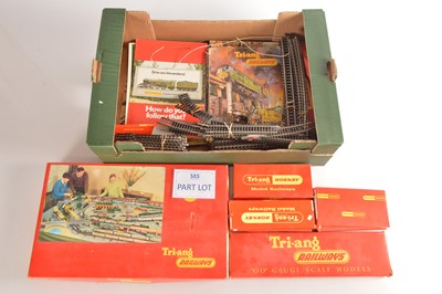 Lot 26 - Tri-ang Tri-ang -Hornby and early Hornby boxed and unboxed Locomotives Freightliner wagons other Rolling Stock Suspension Bridge Turntable and Super 4 Track and points and quantity of empty boxes (qty