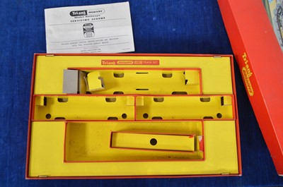 Lot 26 - Tri-ang Tri-ang -Hornby and early Hornby boxed and unboxed Locomotives Freightliner wagons other Rolling Stock Suspension Bridge Turntable and Super 4 Track and points and quantity of empty boxes (qty