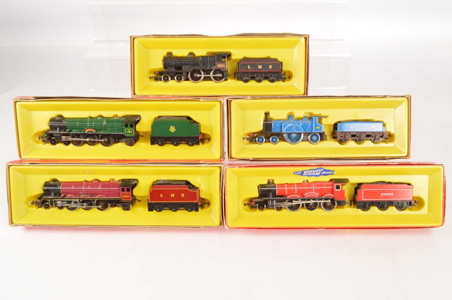 Lot 31 - Hornby 00 gauge steam locomotives and tenders in original boxes (5)