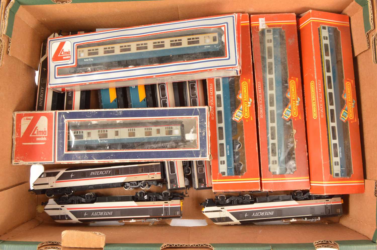 Lot 32 - Hornby Lima 00 gauge Electric and Diesel locomotives and coaches (18)