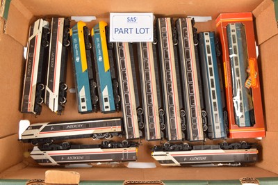 Lot 32 - Hornby Lima 00 gauge Electric and Diesel locomotives and coaches (18)