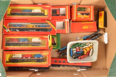 Lot 35 - Hornby 00 gauge Royal Mail vans and car carrying wagons (16)