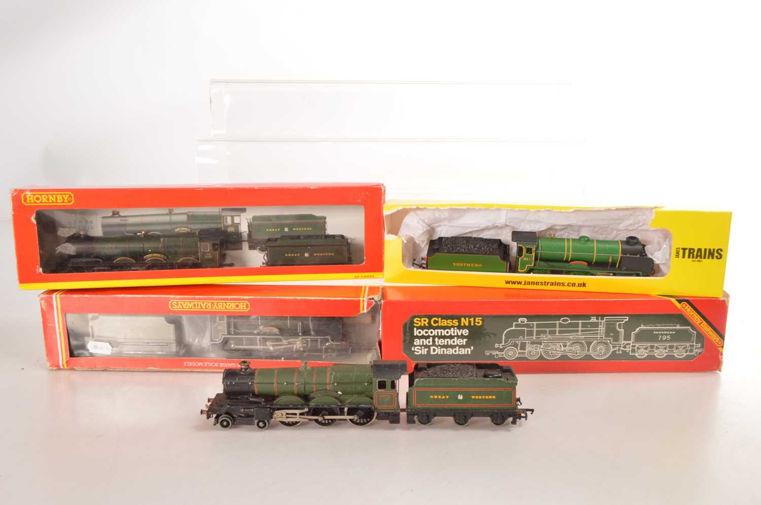 Lot 40 - Hornby 00 gauge Steam Locomotives and tenders in boxes (5)