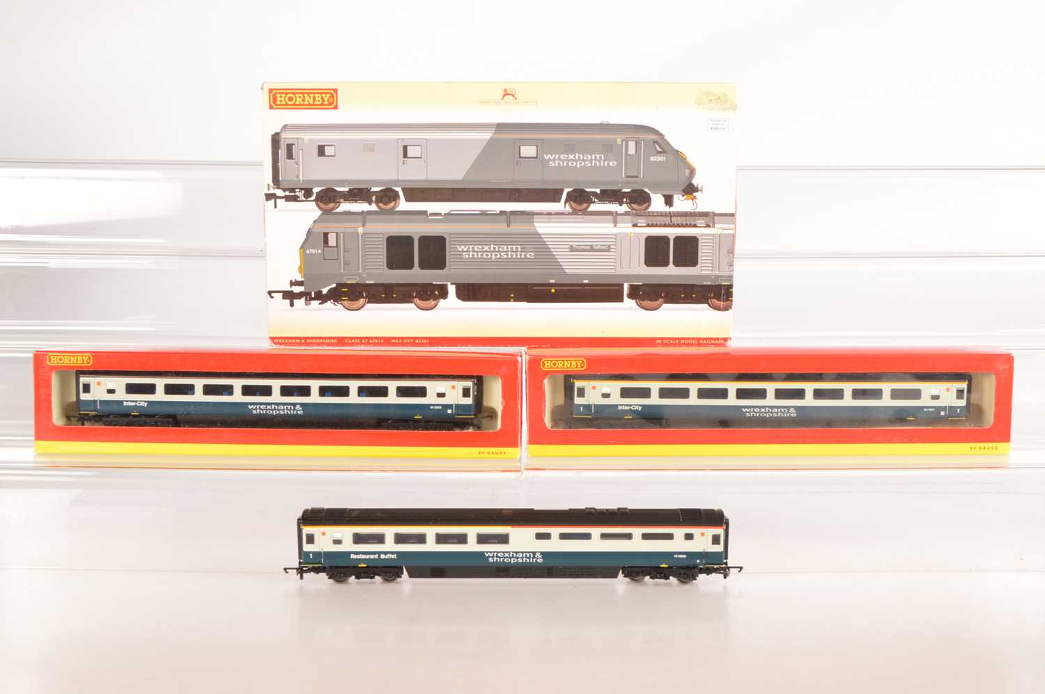 Lot 44 - Hornby 00 gauge Diesel locomotive and coaches in Wrexham Shropshire livery (5)