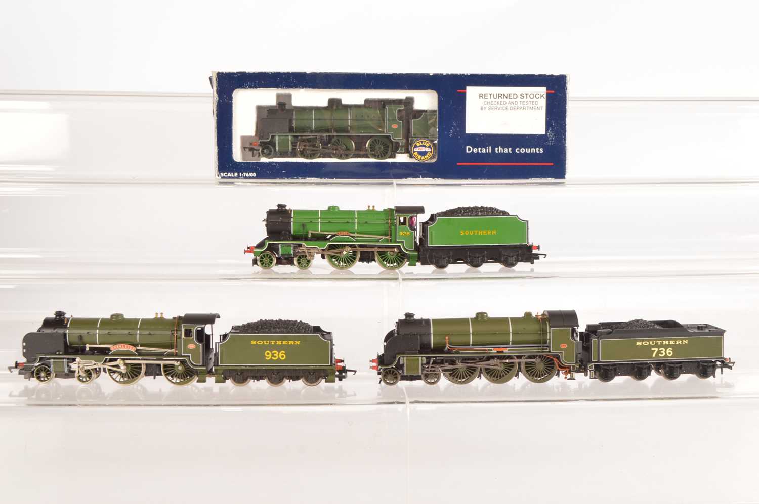 Lot 47 - Hornby Bachmann 00 gauge Southern Steam Locomotives and tenders (4)