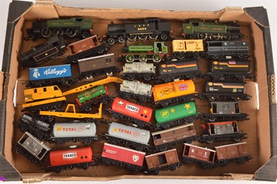 Lot 52 - Hornby and other 00 gauge  Locomotives and freight wagons (33)