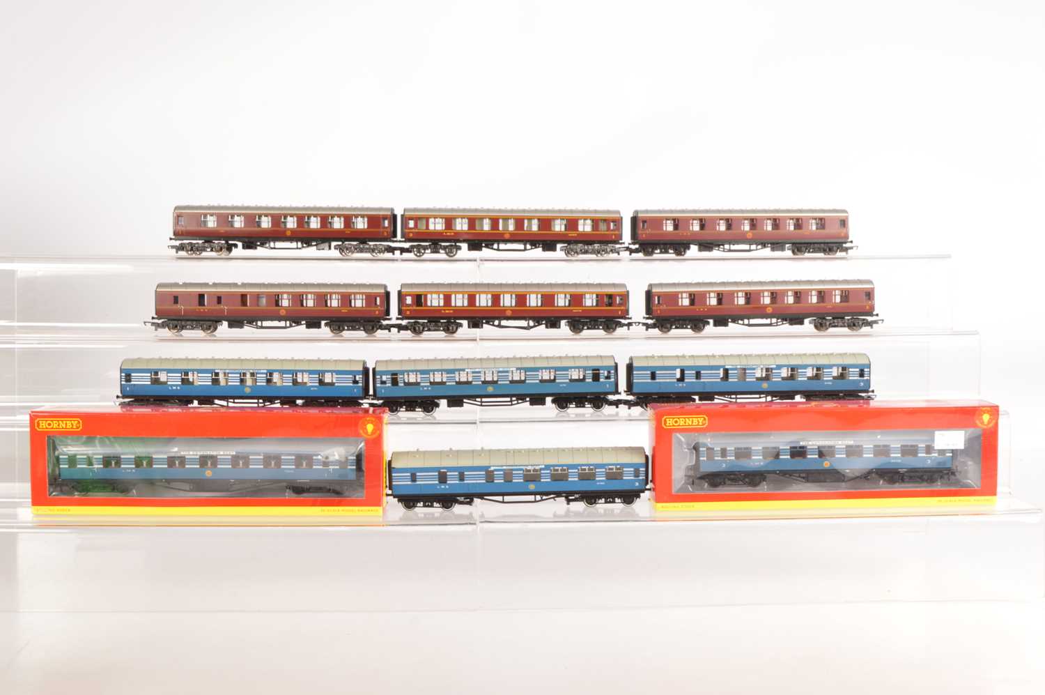 Lot 53 - Hornby 00 gauge Express coaches (12)