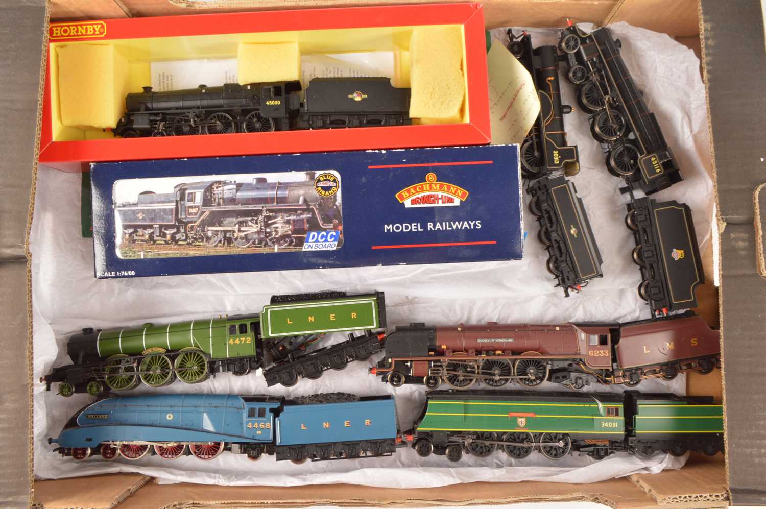 Lot 55 - Hornby Bachmann 00 gauge Steam Locomotives and tenders (8)