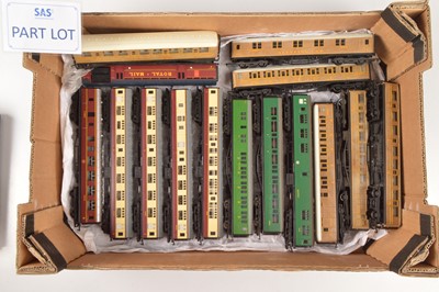 Lot 56 - Hornby Airfix Mainline 00 gauge  coaches (23)