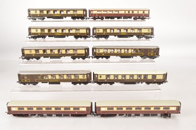 Lot 57 - Hornby 00 gauge Pullman  coaches (10)
