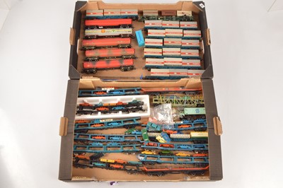 Lot 59 - Hornby 00 gauge Bogie Car carrier Container and tank wagons (28)