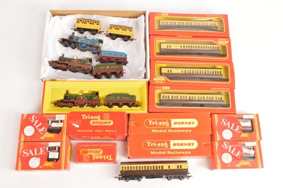 Lot 70 - Hornby 00 gauge Steam Locomotives and coaches (15)