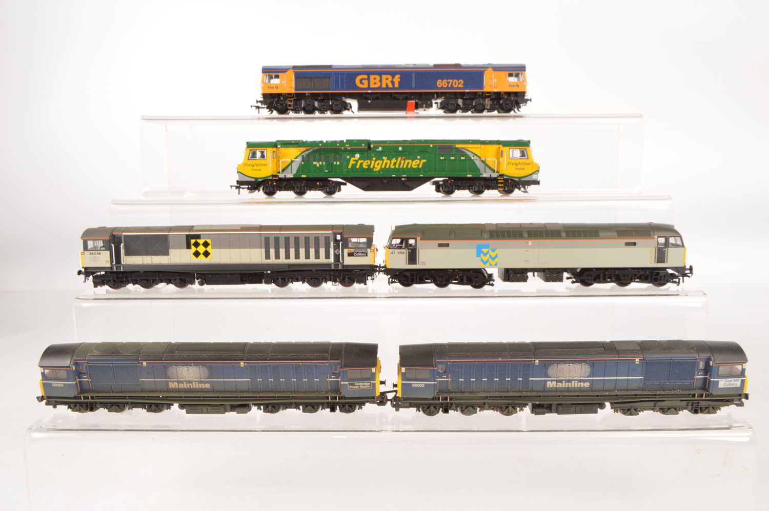Lot 81 - Bachmann Hornby Heljan 00 gauge modern Diesel locomotives  (6)