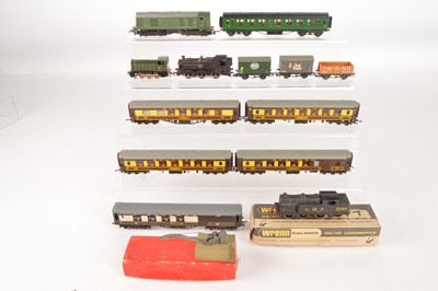 Lot 85 - Wrenn Trix Farish and other Locomotives coaches and wagons 00 gauge (13)