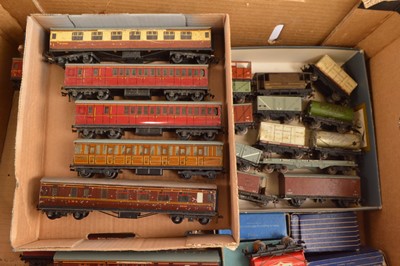 Lot 100 - Hornby-Dublo 00 Gauge 3-Rail boxed Set and unboxed Coaches Goods Rolling stock Track and Buildings (large qty in three boxes)