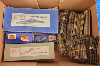 Lot 100 - Hornby-Dublo 00 Gauge 3-Rail boxed Set and unboxed Coaches Goods Rolling stock Track and Buildings (large qty in three boxes)