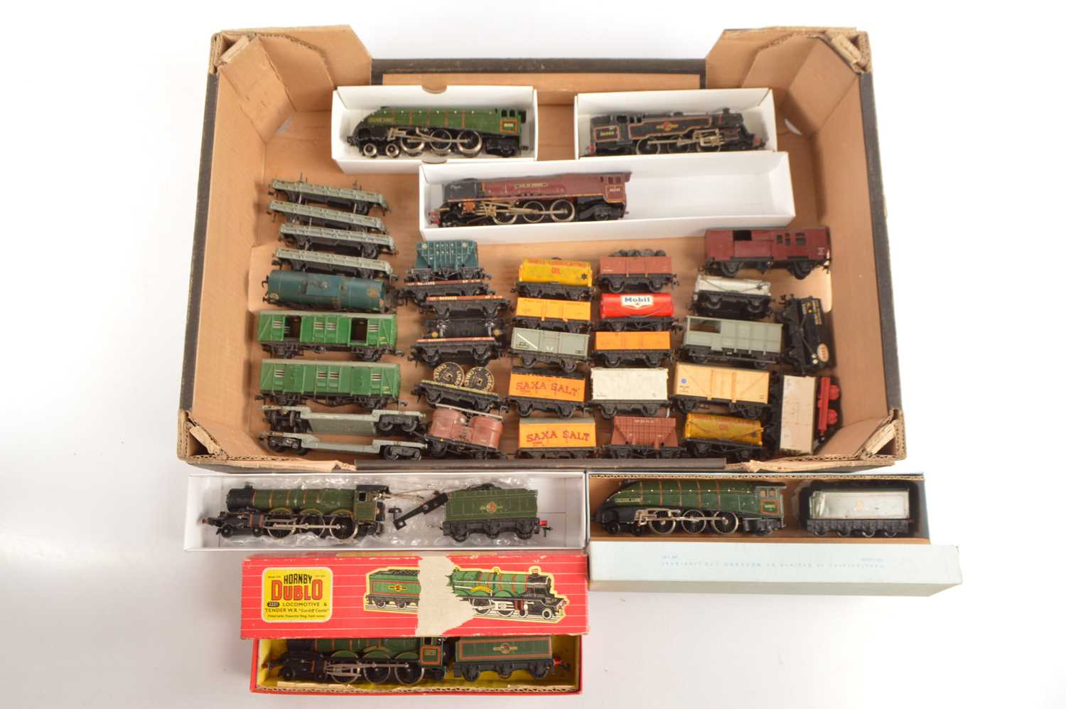 Lot 102 - Hornby-Dublo 00 Gauge boxed and unboxed 2-Rail Locomotives and Goods Rolling Stock (40)