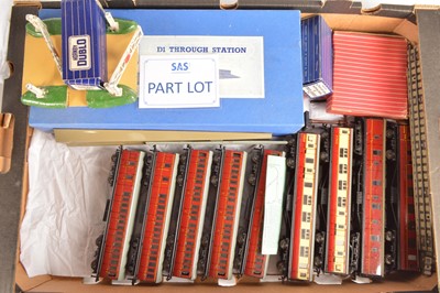 Lot 103 - Hornby-Dublo 00 Gauge 3-Rail Locomotive Passenger Coaches Goods Wagons Station and other Accessories (qty)