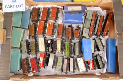 Lot 105 - Hornby-Dublo 00 Gauge 2 and 3 -Rail part Sets and various 3- Rail trucks and Accessories (qty)