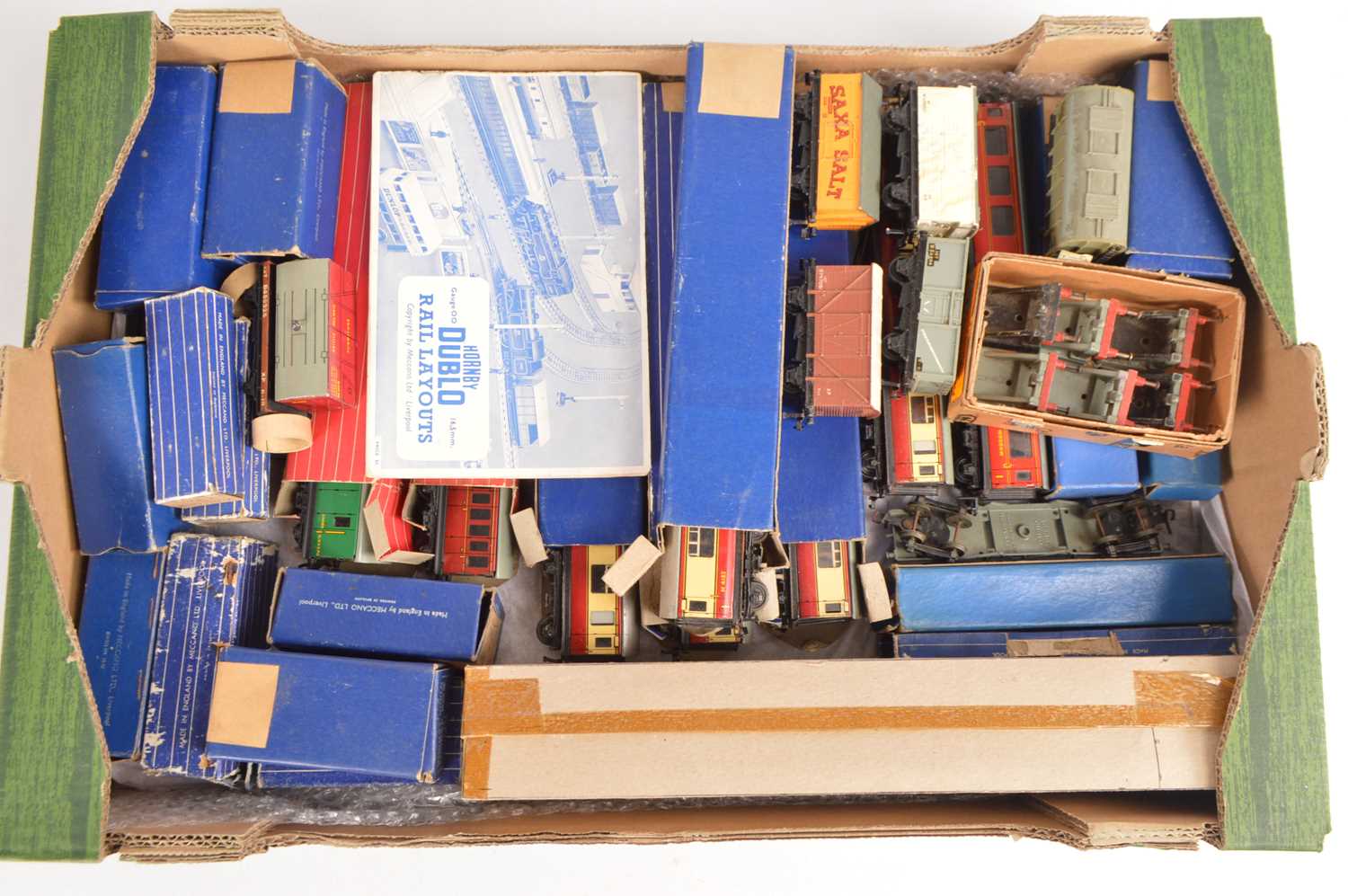 Lot 108 - Hornby-Dublo 00 Gauge mostly boxed 3-Rail tinplate Coaches and wagons (40+)