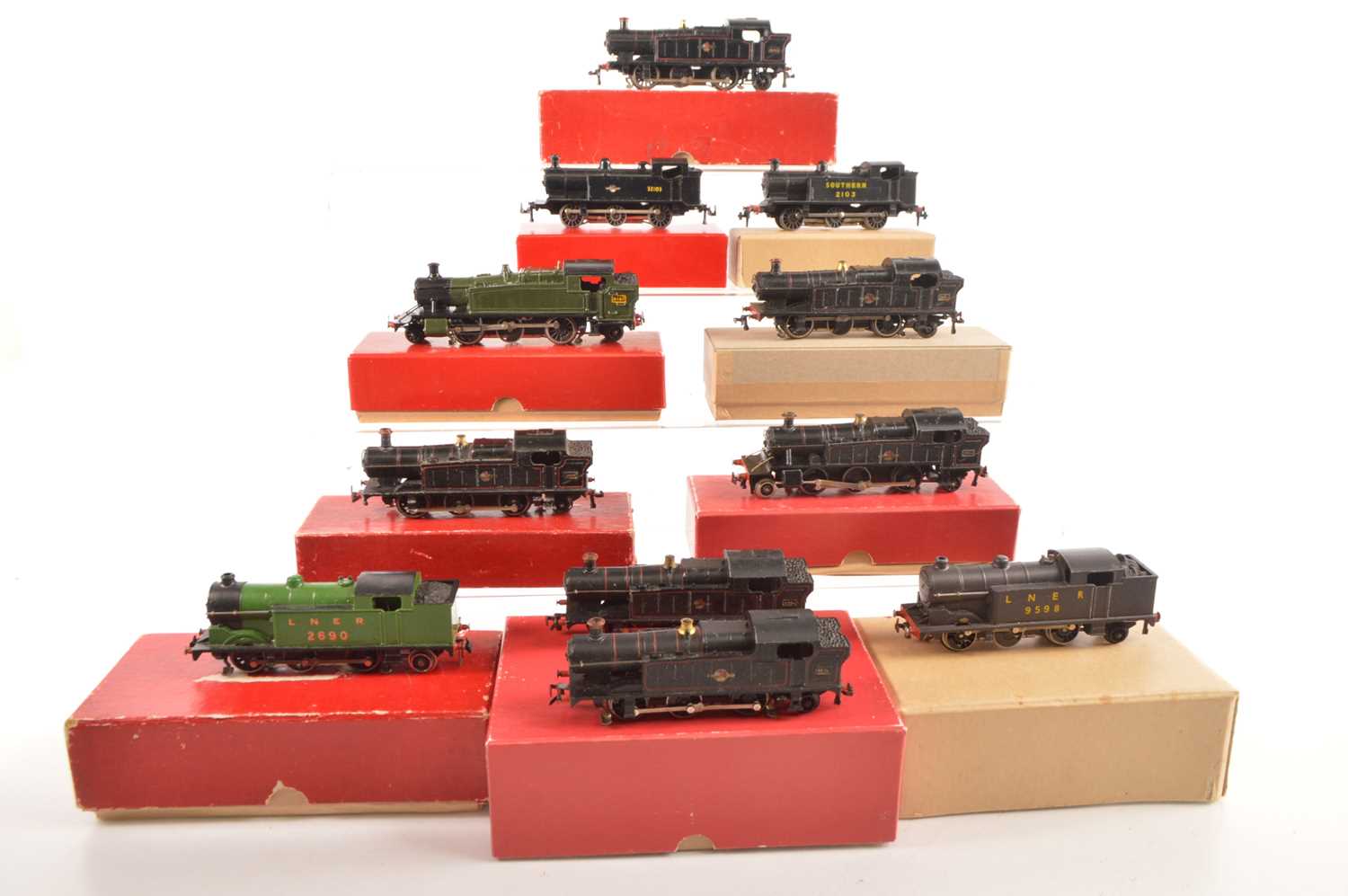 Lot 125 - Trix 00 Gauge DC 0-6-0 Tanks 0-6-2T including two with Dublo bodies and modified 0-6-2 to create 2-6-2T Tanks all with Trix chassis (11)