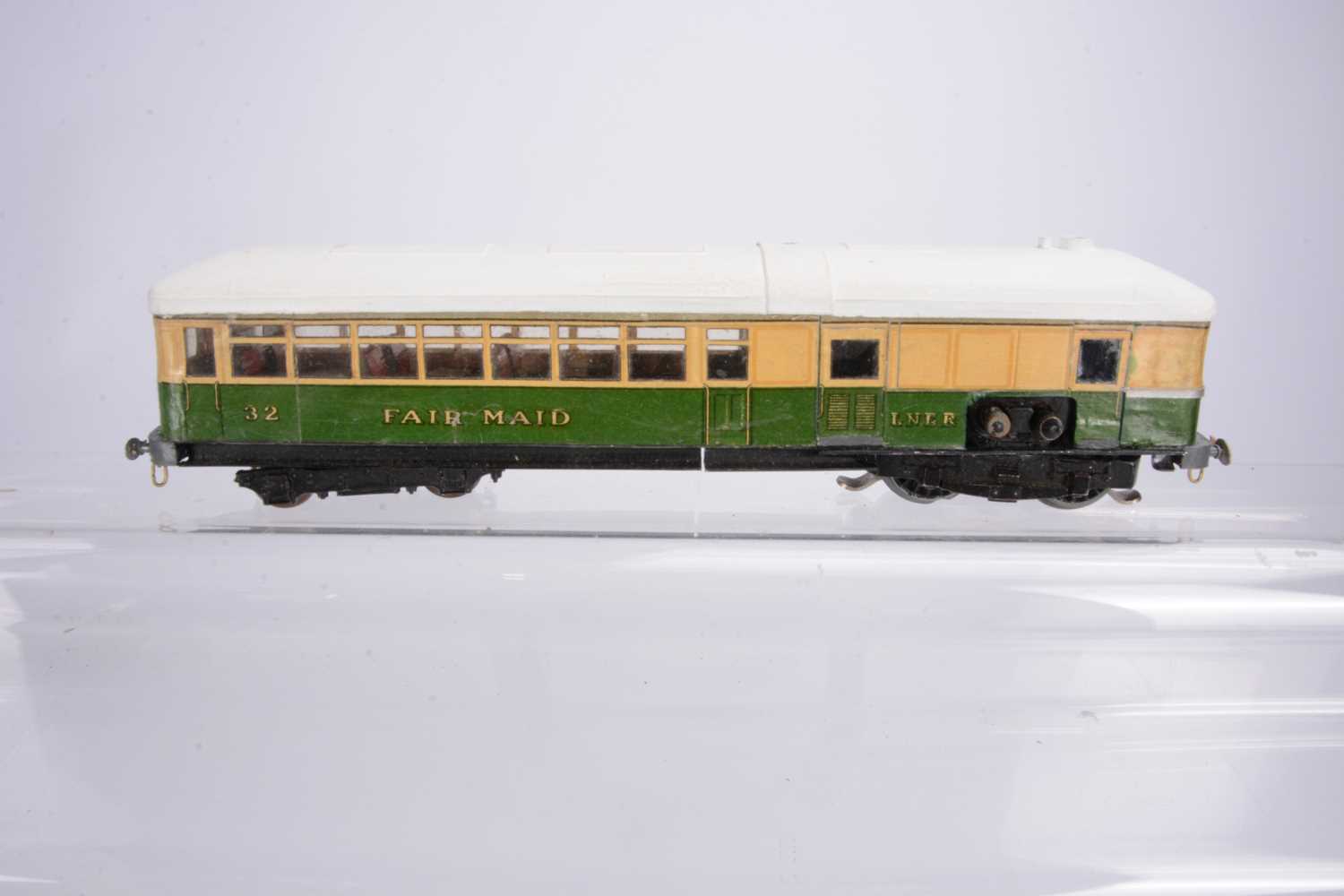 Lot 133 - Kitbuilt 00 Gauge green and cream Sentinel Steam Railbus No 32 'Fair Maid' with Trix motorised bogie