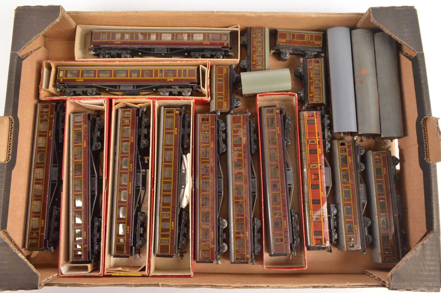 Lot 137 - Trix 00 Gauge pre-war LMS maroon short and long bogie Coaches and 4-wheel Coaches (20)